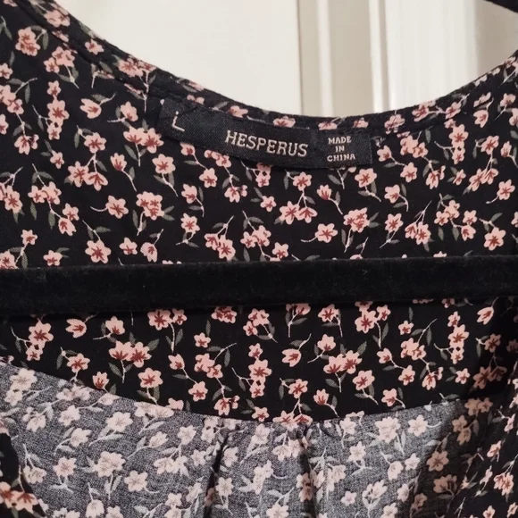 🟣Floral print pleated mini dress size small - Picture 3 of 6